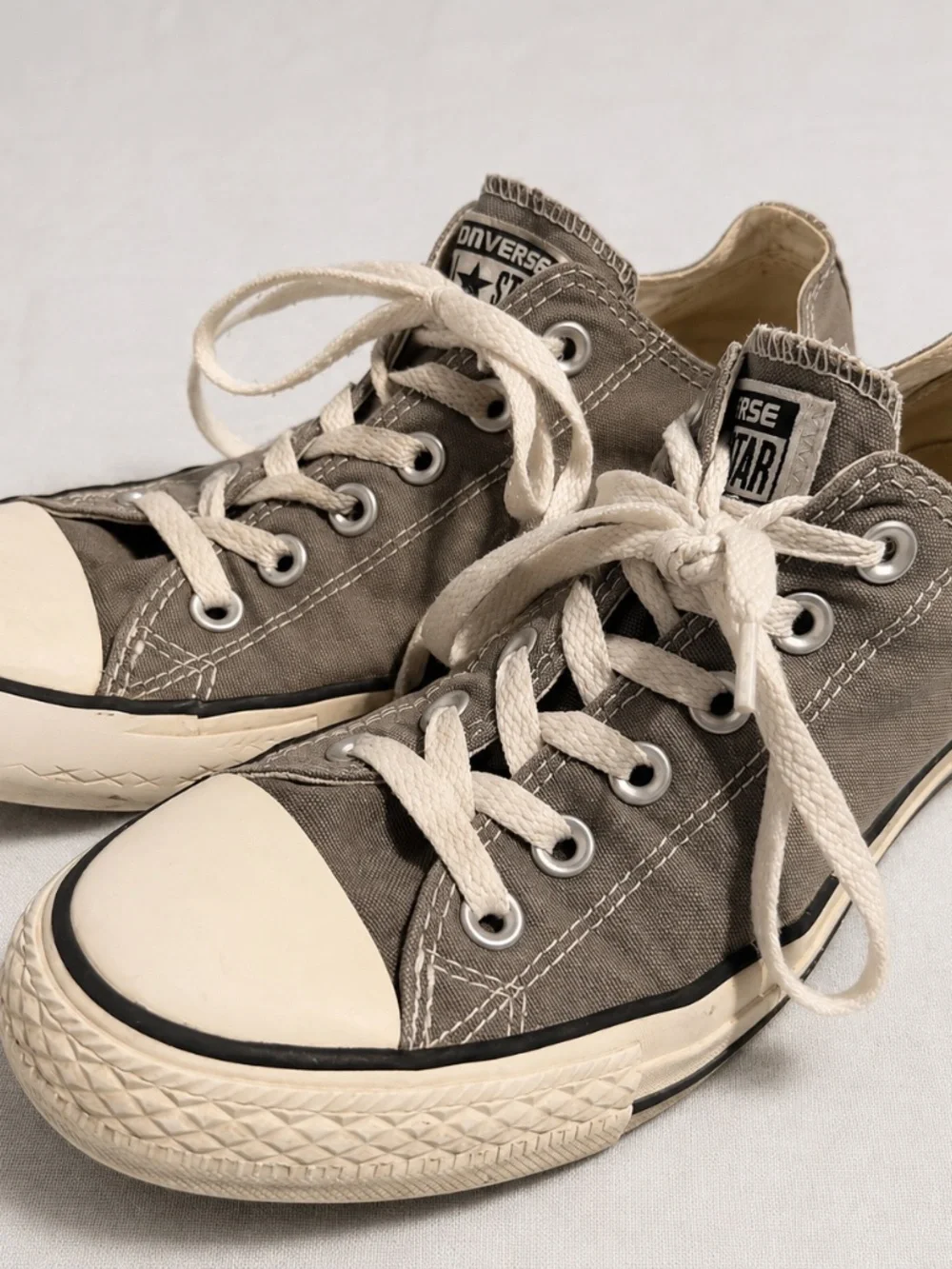 Converse Chuck Taylor All Star Gray Low Top Sneakers Men’s 7 Women’s 9